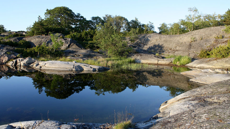 Klippor i Nämndöskärgårdens nationalpark