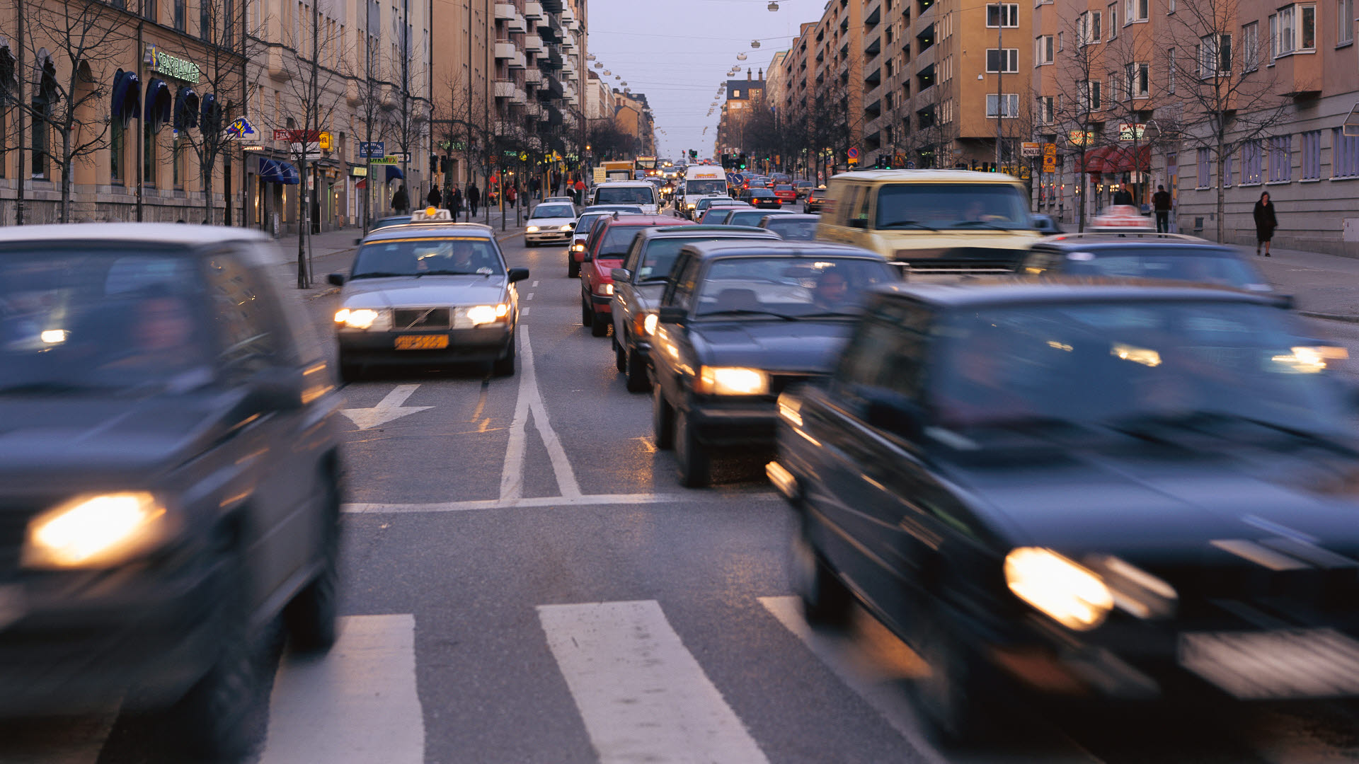 Bilar i trafikmiljö