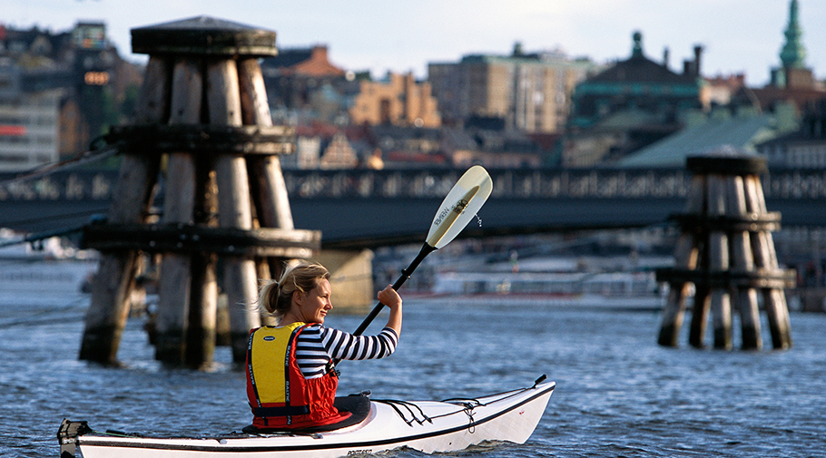 Fotograf: Henrik Trygg
Bildbyrå: Johnér Kajakpaddling i stadsvatten.